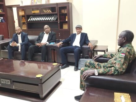 والي الخرطوم يلتقي وفد من رؤساء تحرير الصحف والكتاب