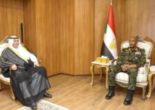 البرهان يلتقي سفير دولة الكويت لدى السودان