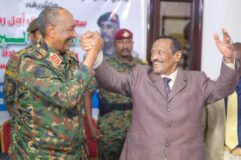 البرهان يشيد بدور المبدعين والفنانين والصحفيين في “معركة الكرامة”