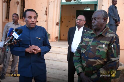 رئيس الوزراء يتفقد دار الوثائق القومية والمكتبة الوطنية والمتحف القومي بالخرطوم