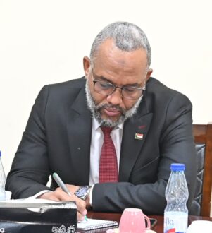 اجتماع تنسيقي بين الصحة والامدادات الطبية و الهلال الاحمر القطري حول دعم قطر للسودان