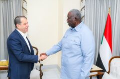 عقار يلتقي ممثل برنامج الغذاء العالمي بالسودان