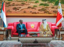 البرهان وملك البحرين يعقدان قمة ثنائية لبحث التعاون المشترك