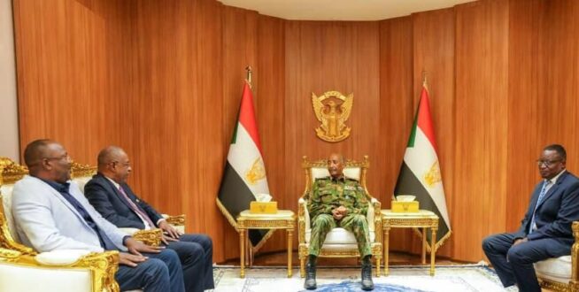 البرهان يلتقي وفد الاتحاد السوداني لكرة القدم