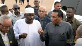 كامل إدريس يفتتح محول كهرباء أبوعركي البخيت بأمدرمان العرضة ويتفقد مواطني منطقة الأزهري