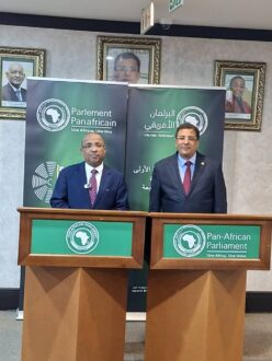 السفير عثمان أبوفاطمة يلتقي رئيس البرلمان الأفريقي