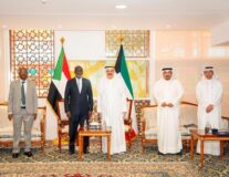وزير المالية يلتقي نظيره الكويتي ويؤكد تضامن السودان مع الكويت