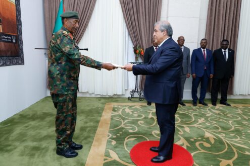 البرهان يتسلم أوراق اعتماد السفير الإيطالي الجديد لدى السودان
