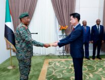 البرهان يتسلم أوراق اعتماد سفير كوريا الجنوبية لدى السودان