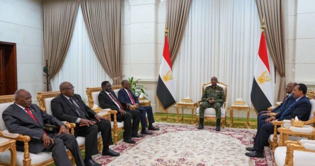 البرهان يؤكد اهتمام الدولة بتقوية علاقات السودان الخارجية